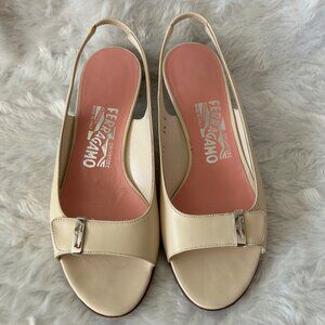 Salvatore Ferragamo Light Tan Leather Slingback Pumps Wood Stacked Heel Size 5.5